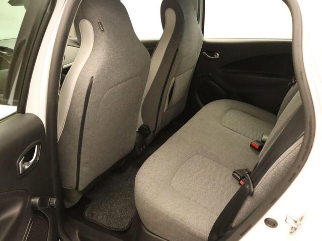 Renault ZOE R110 Life 52 kWh SOH 92.8%!! - CLIMATE CONTROL - APPLE CARPLAY/ANDROID AUTO - CRUISE CONTROL - HILL HOLD FUNCTIE - KEYLESS ENTRY/START - LED KOPLAMPEN - MULTIFUNCTIONEEL STUURWIEL - ACHTERUITRIJ CAMERA - PARKEERSENSOREN ACHTER