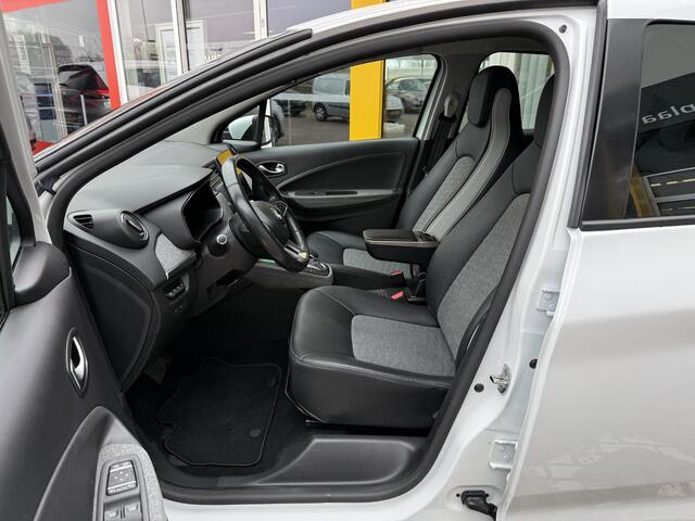 Renault ZOE R135 Intens 52 kWh | Trekhaak | Stoel & Stuur verwarming | Navigatie | Achteruitrijcamera | LED | DAB | Climate Control |