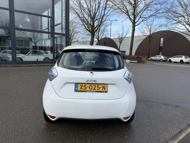 Renault ZOE R90 Life 41 kWh KOOPACCU | SOH 99% | 3-FASE LADER | RENAULT DEALER ONDERHOUDEN | NAVIGATIE | PARKEERSENSOREN | ORIGINEEL NL AUTO (NAP) | CLIMATE CONTROL | RIJKLAAR GELEVERD MET 12 MND BOVAG GARANTIE |