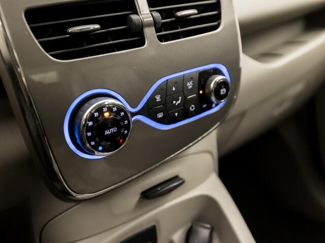 Renault ZOE R90 Bose Luxury 41 kWh Automaat (KOOPACCU, NAVIGATIE, PARELMOER, CLIMATE, BOSE AUDIO, CAMERA, GETINT GLAS, LEDER, KEYLESS, CRUISE, NIEUWSTAAT)