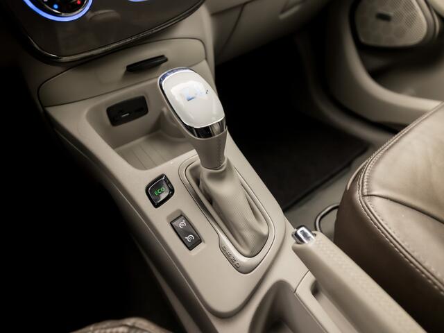 Renault ZOE R90 Bose Luxury 41 kWh Automaat (KOOPACCU, NAVIGATIE, PARELMOER, CLIMATE, BOSE AUDIO, CAMERA, GETINT GLAS, LEDER, KEYLESS, CRUISE, NIEUWSTAAT)