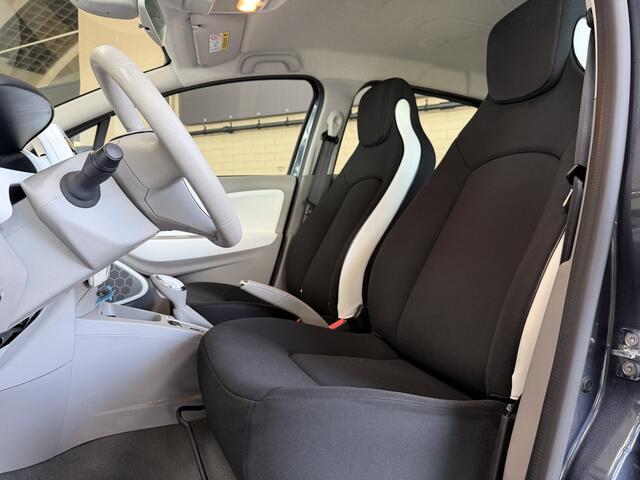 Renault ZOE R90 41 kWh (Huur Accu) Navigatie | Clima | 16" | Cruise control | Bluetooth | Dealer onderhouden!