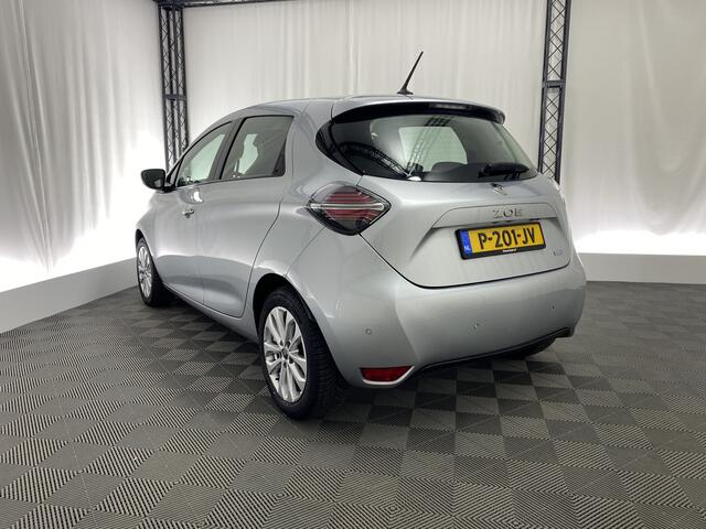 Renault ZOE R110 Life 52 kWh | SoH 94% | Apple carplay | Navi | Camera | Stuur- en stoelverwarming | 16 inch | LED |