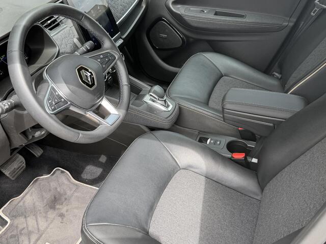 Renault ZOE R135 Iconic 52 kWh Snel lader/ soh 94%/ Koopaccu / Clima / Camera / BOSE Hifi / Navigatie / 17" / Stoel/Stuur verwarming