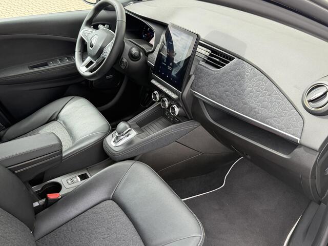 Renault ZOE R135 Iconic 52 kWh Snel lader/ soh 94%/ Koopaccu / Clima / Camera / BOSE Hifi / Navigatie / 17" / Stoel/Stuur verwarming