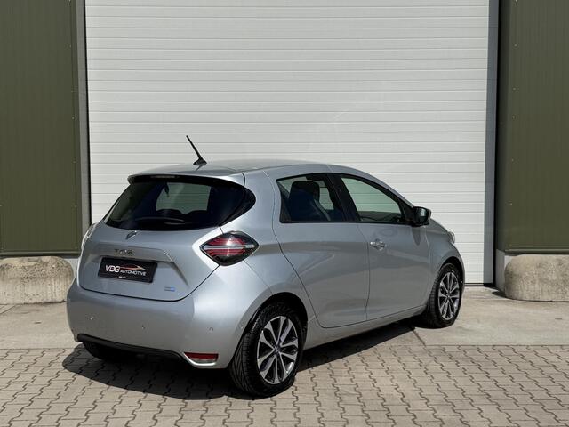 Renault ZOE Intens B-buy 52KWH R135 / Koopaccu / SOH 95,8 % / Snellader / Clima / Navigatie / Cruise Controle / Parkeer Camera / Carplay / 16" LM velgen / donker glas