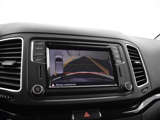 Seat ALHAMBRA 1.4 TSI 150pk DSG Style 7p. · Camera · Side Assist · Inklap. Trekhaak · Navigatie · Cruise Control · Elek. Inklapbare Spiegels · Spraakbediening ·