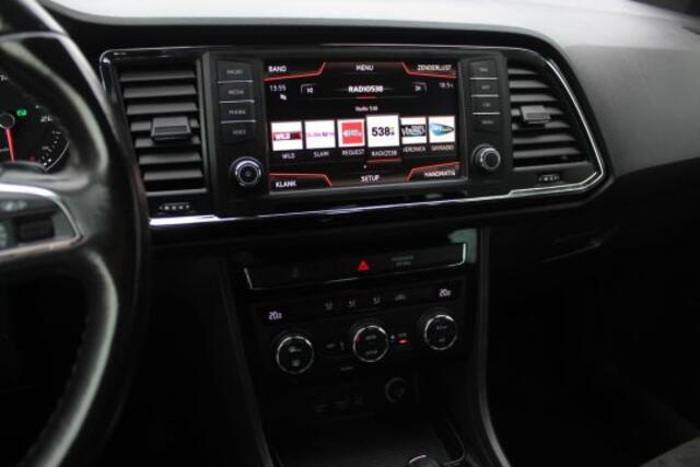 Seat ATECA 1.4 EcoTSI Style / Trekhaak / Panoramadak / Camera / 18'' / Navigatie / LED Koplampen / Dodehoek / DAB / ACC