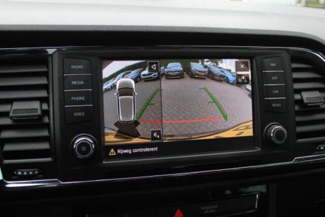 Seat ATECA 1.4 EcoTSI Style / Trekhaak / Panoramadak / Camera / 18'' / Navigatie / LED Koplampen / Dodehoek / DAB / ACC