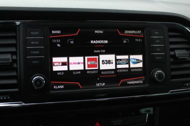Seat ATECA 1.4 EcoTSI Style / Trekhaak / Panoramadak / Camera / 18'' / Navigatie / LED Koplampen / Dodehoek / DAB / ACC