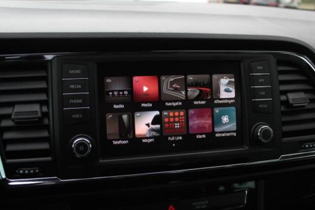 Seat ATECA 1.4 EcoTSI Style / Trekhaak / Panoramadak / Camera / 18'' / Navigatie / LED Koplampen / Dodehoek / DAB / ACC