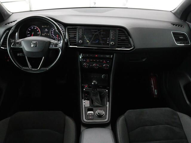 Seat ATECA 1.4 EcoTSI Xcellence | Panoramadak | Camera | Adaptive cruise | Trekhaak | Carplay | Stoelverwarming | Sfeerverlichting