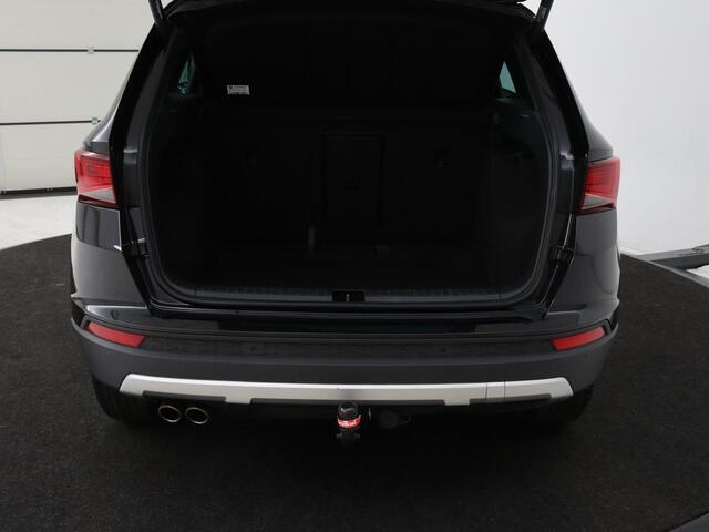 Seat ATECA 1.4 EcoTSI Xcellence | Panoramadak | Camera | Adaptive cruise | Trekhaak | Carplay | Stoelverwarming | Sfeerverlichting