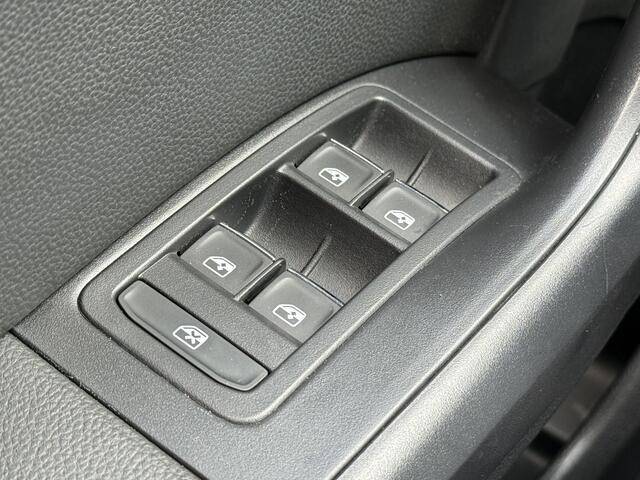 Seat ATECA BWJ 2020 1.0 EcoTSI 116 PK Style Business Intense TREKHAAK / PANORAMADAK / VIRTUAL COCKPIT / APPLE CARPLAY / ANDROID AUTO / NAVI / CLIMA / CRUISE / BLUETOOTH / CAMERA / PDC / LMV 17 INCH / MULTIFUNCT. STUUR