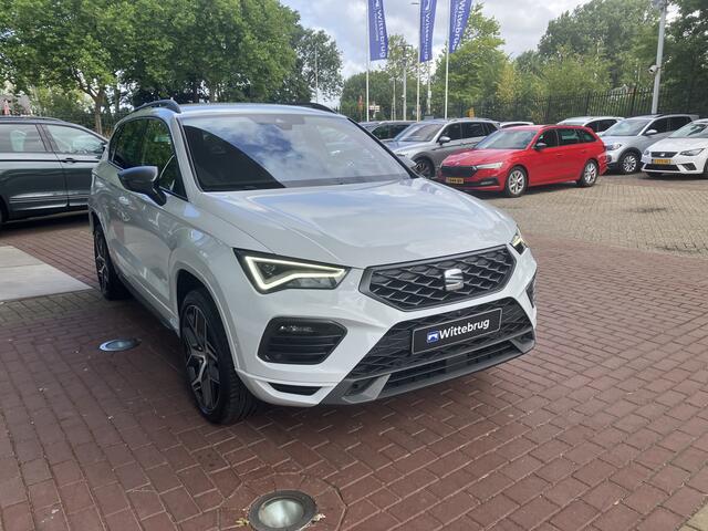 Seat ATECA 1.5 TSI FR Business Intense / Suede bekleding / Verwarmbare voorruit / Adaptieve cruise control / Voorstoelen verwarmd / Navigatie / Carplay