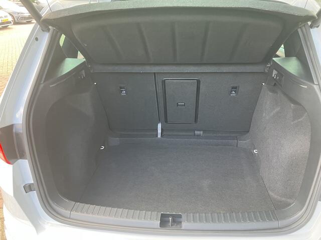 Seat ATECA 1.5 TSI FR Business Intense / Suede bekleding / Verwarmbare voorruit / Adaptieve cruise control / Voorstoelen verwarmd / Navigatie / Carplay
