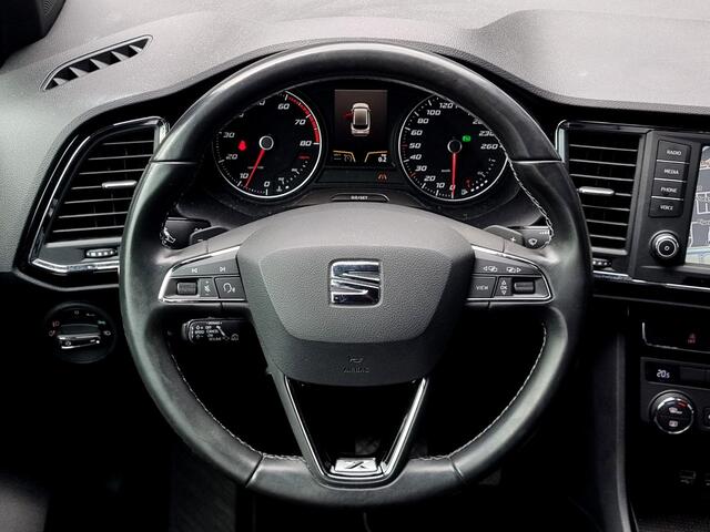 Seat ATECA 1.4 EcoTSI Xcellence / 1e eigenaar / Apple Carplay Android Auto / Trekhaak / Alcantara bekleding / Parkeersensoren achter / Dodehoek detectie /