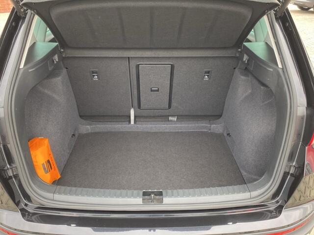 Seat ATECA 1.5 TSI DSG STYLE TREKHAAK/NAVI/CARPLAY/ACC/PDC/STOELVERW/E-KLEP