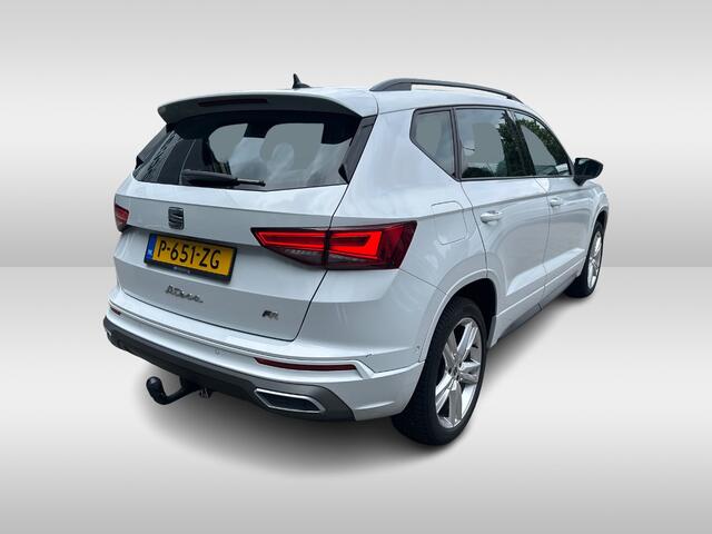 Seat ATECA 1.5 TSI FR Business Intense / Pano / Navigatie / App connect / Camera / Parkeersensoren V+A / Trekhaak / Climate controle / Stoelverwarming /