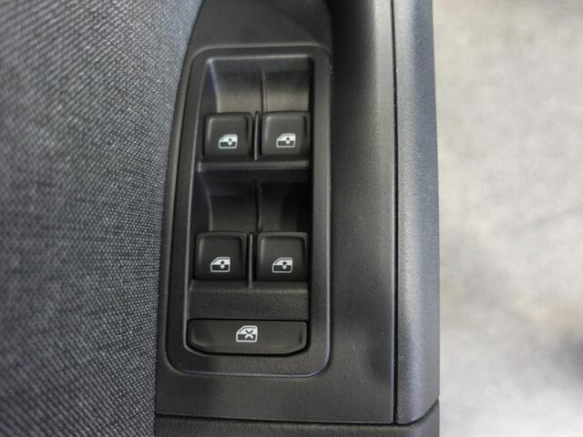 Seat ATECA 1.5 TSI Style Business Intense Airco Cruise Control Navi Virtual Cockpit Privacy Glass PDC VA Camera