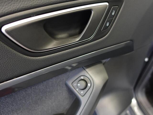 Seat ATECA 1.5 TSI Style Business Intense Airco Cruise Control Navi Virtual Cockpit Privacy Glass PDC VA Camera