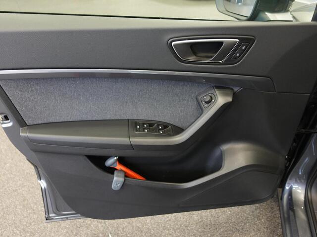 Seat ATECA 1.5 TSI Style Business Intense Airco Cruise Control Navi Virtual Cockpit Privacy Glass PDC VA Camera