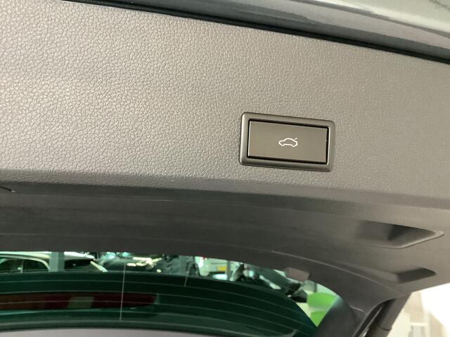 Seat ATECA 1.5 TSI FR Business Intense Panodak, Automaat, Keyless entry en start, Dealer onderhouden Dodehoek detectie, Beats audio en wegklapbare trekhaak