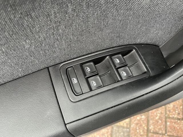 Seat ATECA 1.0 TSI Style / CAMERA/ PARK. SENSOREN/ ADAPT. CRUISE/ ELEK. ACHTERKLEP/ VIRTUAL COCKPIT/ LED/ FULL LINK/ NAVI/ CLIMA/ DAB/ 17'' LMV