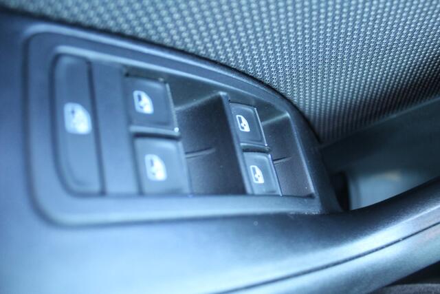 Seat ATECA 1.5 TSI FR Business Intense Pano Dak l Stoel verwarming l Apple/Android carplay l adaptief cruise control l Airco l 18 inch velgen