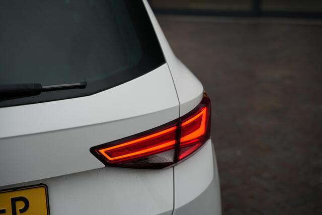 Seat ATECA 1.4 EcoTSI Style Ecc Navi LMV trekhaak camera cruise CarPlay