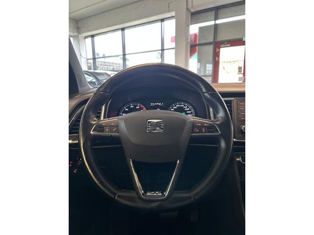 Seat ATECA 1.4 EcoTSI Xcellence Automaat | Panoramadak | Afneembare trekhaak | Achteruitrijcamera | Apple carplay | Cruise control | Climate control | Stoelverwarming | LED | Keyless | Elek. inklapbare spiegels | Sfeerverlichting