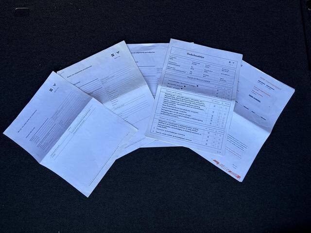 Seat ATECA 1.5 TSI FR Business Intense / Zomerbanden met originele velgen aanwezig / Voorstoelen verwarmd / Cruise control /