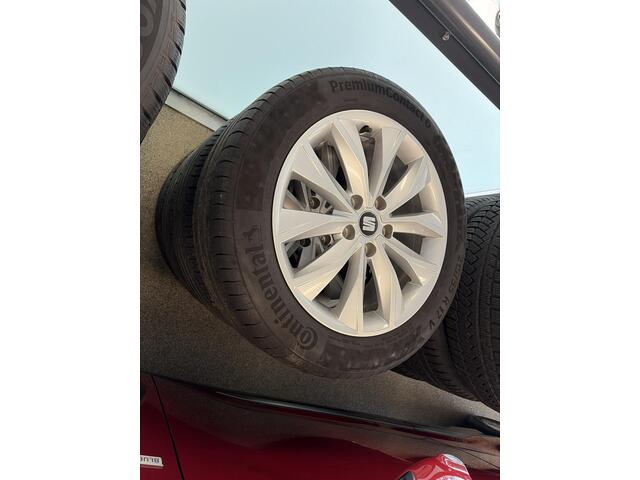 Seat ATECA 1.5 TSI FR Business Intense / Zomerbanden met originele velgen aanwezig / Voorstoelen verwarmd / Cruise control /