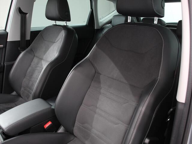 Seat ATECA 1.5 TSI 150pk Automaat Xperience | Navigatie | Apple Carplay / Android Auto | Camera | Parkeersensoren | Stoel-en stuurverwarming | Ledverlichting | Getinte ramen | Climate Control