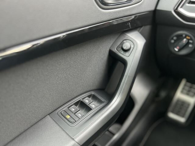 Seat ATECA 1.4 EcoTSI FR | Panoramadak | Standkachel | Automaat | Stoelverwarming | 360 Camera | Trekhaak |