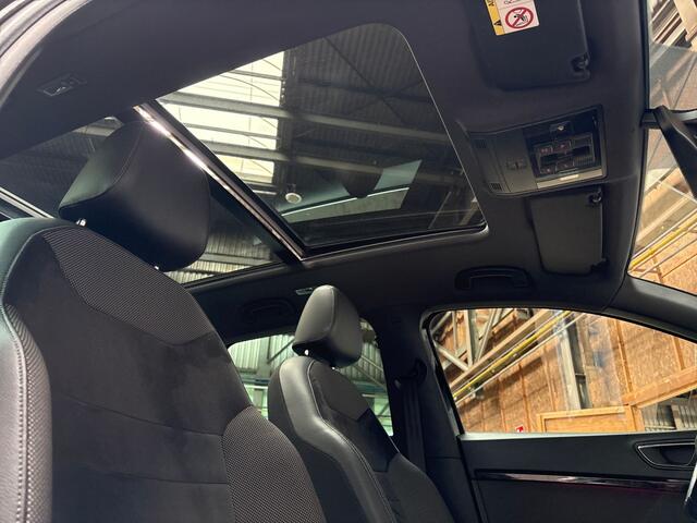 Seat ATECA 1.4 EcoTSI Xcellence 4DRIVE 150Pk Automaat (PANORAMADAK, APPLE CARPLAY, ZWART HEMEL, LEDER/ALCANTARA, CAMERA, SPORTSTOELEN, GETINT GLAS, KEYLESS, LED KOPLAMPEN, NIEUWE APK, NIEUWSTAAT)