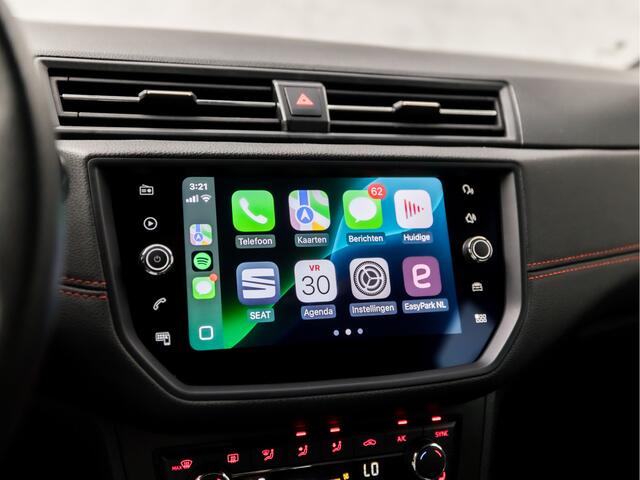 Seat Arona 1.0 TSI FR Sport Automaat (APPLE CARPLAY, GROOT NAVI, CLIMATE, STOELVERWARMING, SPORTSTOELEN, SFEERVERLICHTING, GETINT GLAS, PARKEERSENSOREN, CRUISE, NIEUWSTAAT)