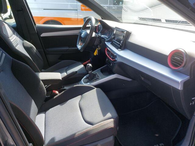 Seat Arona 1.0 TSI FR · Camera · Apple/Android Car Play · P-Sensoren · Cruise Control · DAB · 17'' Inch ·