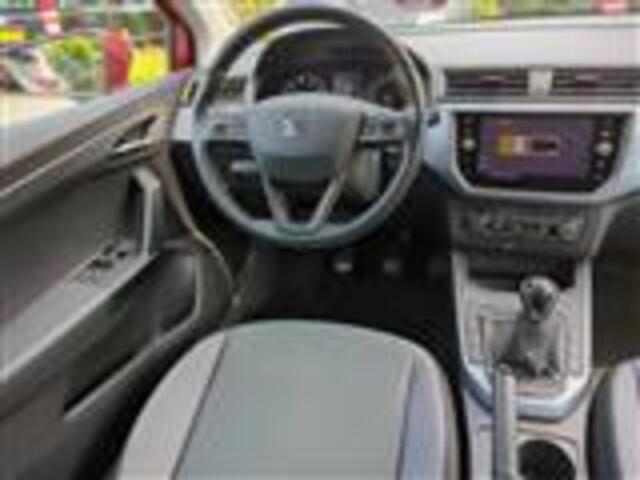 Seat Arona 1.0 TSI 95PK Style Business Intense / zwart dak / navigatie / climate controle / achteruitrijcamera / LMV