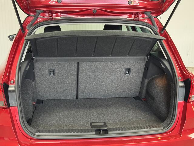 Seat Arona 1.0 TSI Xcellence Business Intense/ Two-Tone/ 16'' LMV/ Dode-Hoek Det./ Stoelverw./ Navi/ Apple + Android/ DAB+/ Clima/ Bluetooth/ Multi. LEDER. Stuur/ Mistl./ PDC V+A/ Extra getint glas.