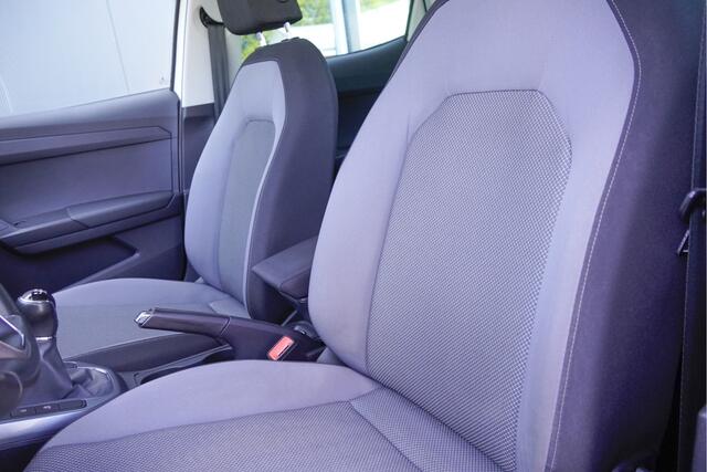 Seat Arona 1.0 TSI Style Business Intense BJ2018 Lmv 16" | Led | Pdc | Navi | Keyless entry | Achteruitrijcamera | App-Connect | Climate control | Cruise control | Extra getint glas