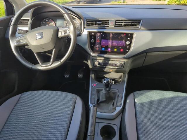 Seat Arona 1.0 TSI 95pk Style Business Intense / Navigatie / LM 16 inch / Camera / Clima / Park Assist / APP Connect