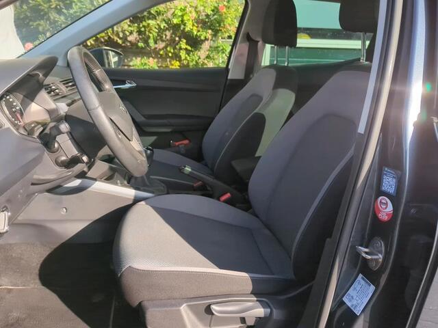 Seat Arona 1.0 TSI 95pk Style Business Intense / Navigatie / LM 16 inch / Camera / Clima / Park Assist / APP Connect
