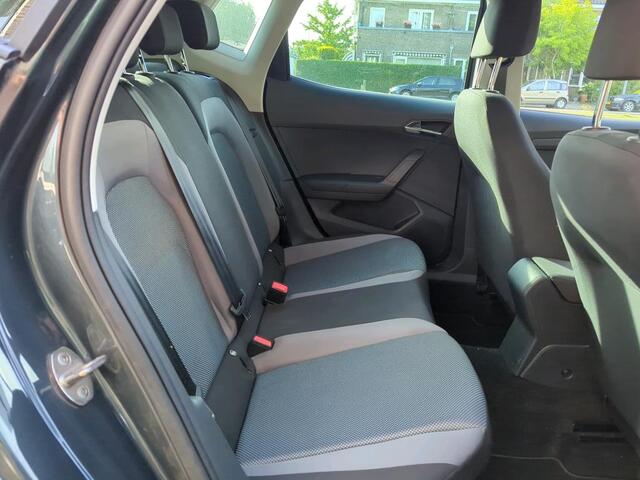 Seat Arona 1.0 TSI 95pk Style Business Intense / Navigatie / LM 16 inch / Camera / Clima / Park Assist / APP Connect