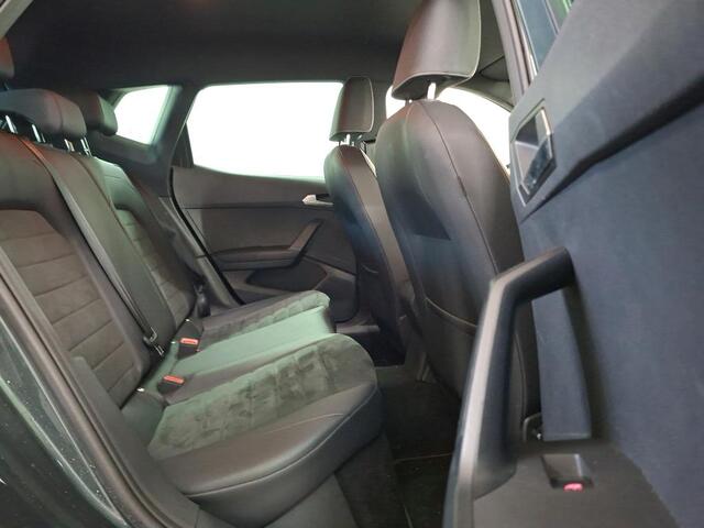 Seat Arona 1.0 TSI 95PK Xperience / LED / Stoelverwarming / App-connect / Parkeersensoren V+A / Achteruitrij camera / Donker glas / 18''LMV