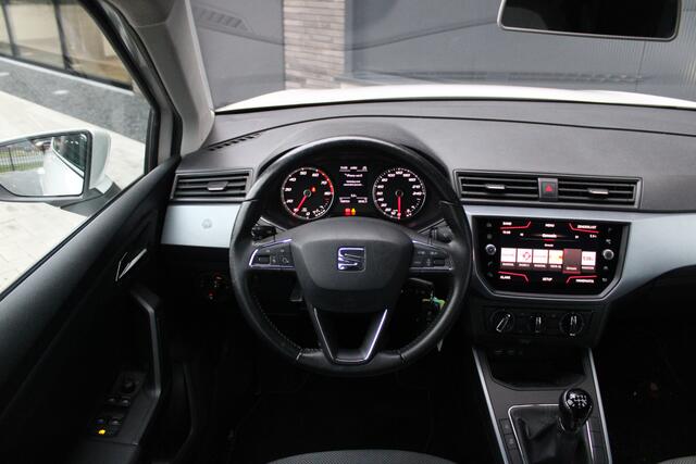 Seat Arona 1.0 TSI Style 95pk - Airco - Cruise - Navigatie - Carplay - Draadloos laden - All Season - Trekhaak - Rijklaar