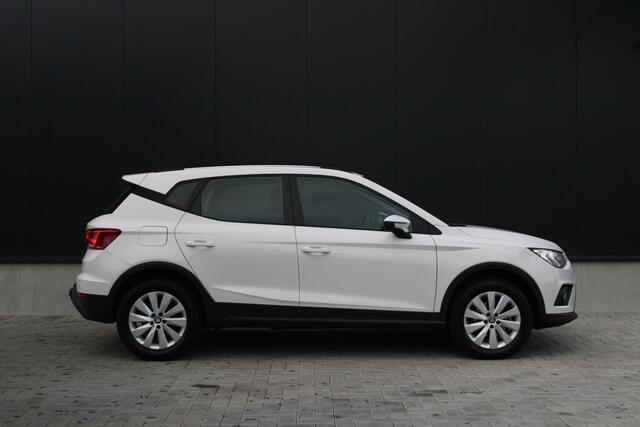 Seat Arona 1.0 TSI Style 95pk - Airco - Cruise - Navigatie - Carplay - Draadloos laden - All Season - Trekhaak - Rijklaar