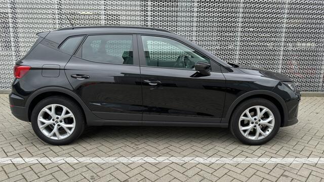 Seat Arona 1.0 TSI Style Business Connect Stoelverwarming / Parkeersensoren / Climatronic