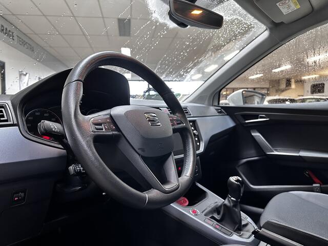 Seat Arona 1.0 TSI Style Business Intense/ Camera/ 16'' LMV/ Keyless/ Dode-Hoek DET./ Apple + Android/ Navi/ DAB+/ Clima/ Adaptive Cruise/ Bluetooth/ Armsteun/ Multi. LEDER. Stuur/ Mistl./ PDC V+A/ Extra getint Glas/ Dakrails.