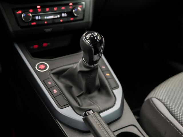 Seat Arona 1.0 TSI Intense Sport (APPLE CARPLAY, GROOT NAVI, CAMERA, ADAPTIVE CRUISE, SPORTSTOELEN, GETINT GLAS, KEYLESS, PARKEERSENSOREN, NIEUWSTAAT)